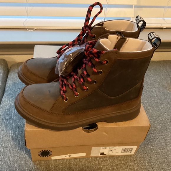 UGG® Kids' Robley Waterproof Boot (Big Kid), size 4 - Picture 7 of 13